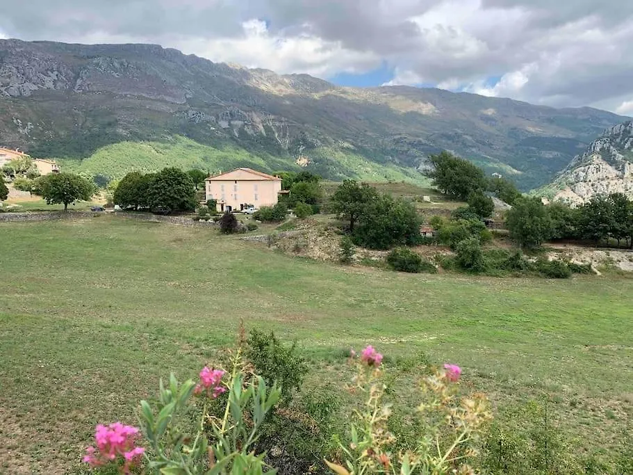 Holiday home Maison En Pierre De Taille Avec Jardin Et Vue Montagnes Cipieres France